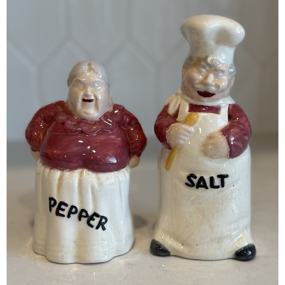 Vintage‎ Grandma Grandpa Salt Pepper Shakers Chef Hat Cook  Apron Kitchen Signed